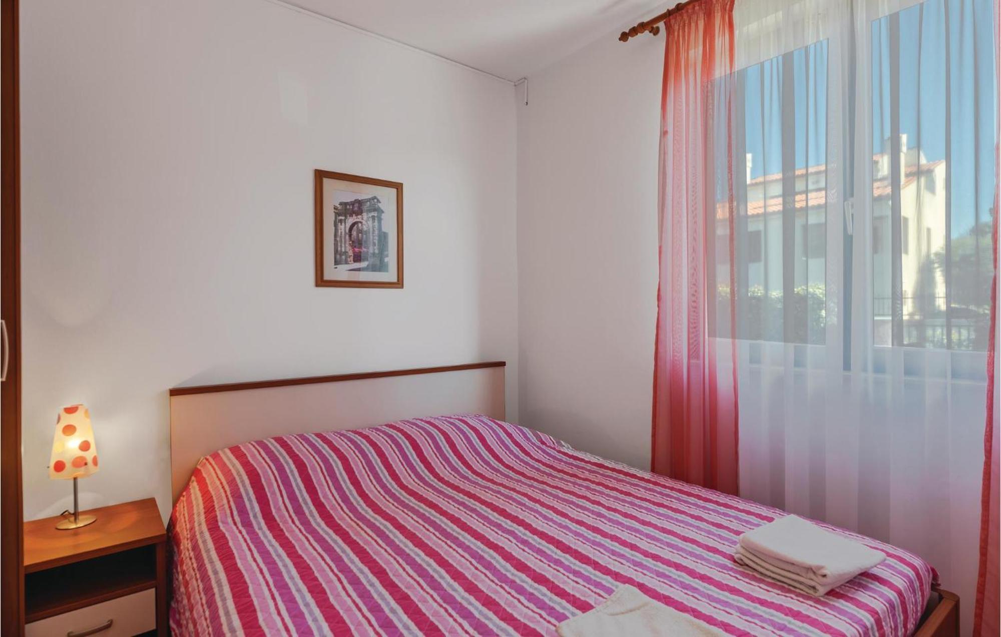 5 Bedroom Beautiful In Apartma Pula