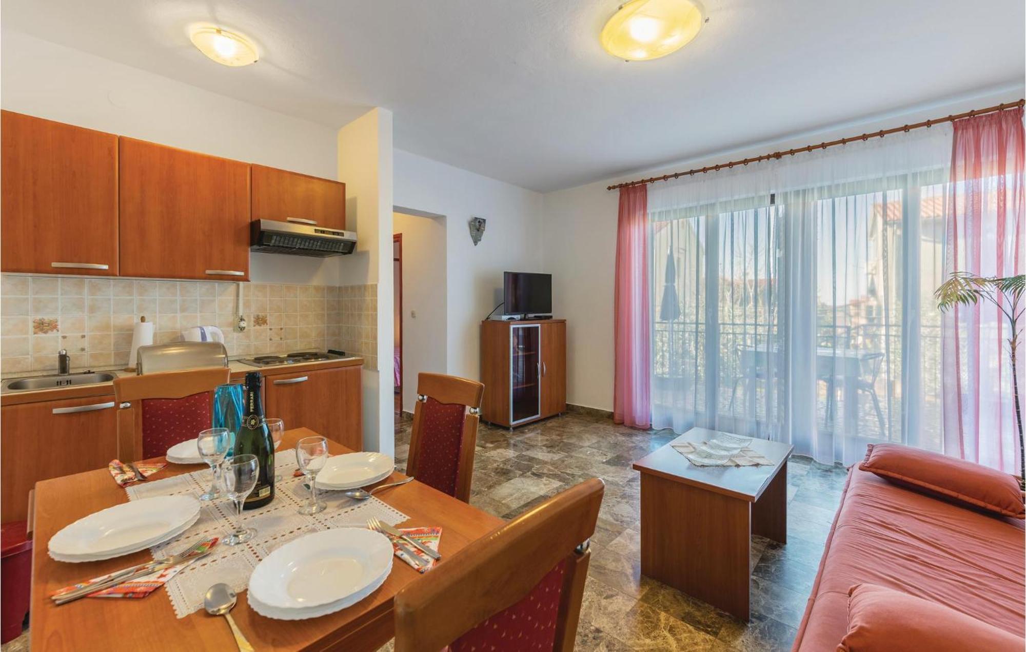 5 Bedroom Beautiful In Apartma