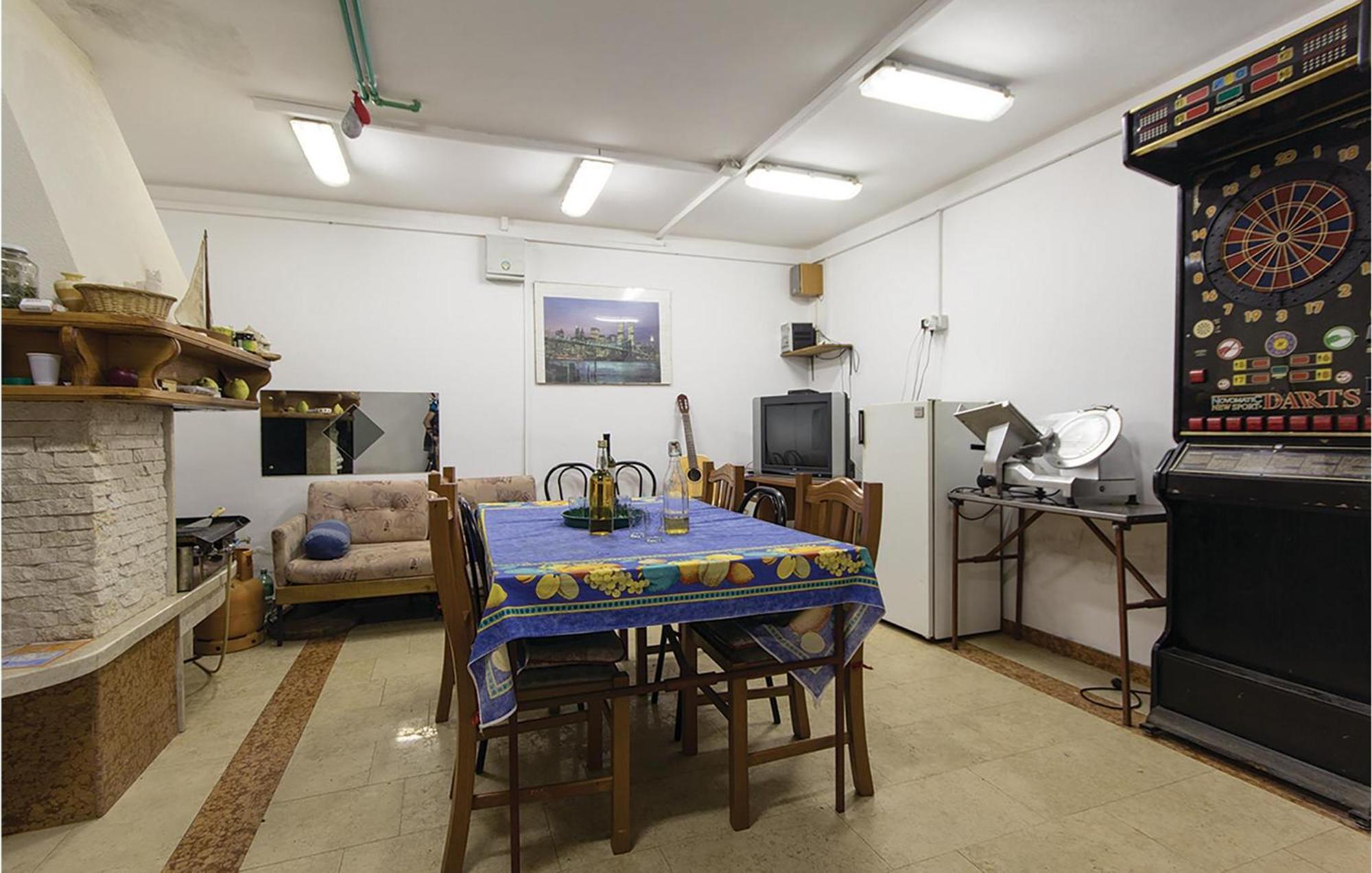 5 Bedroom Beautiful In