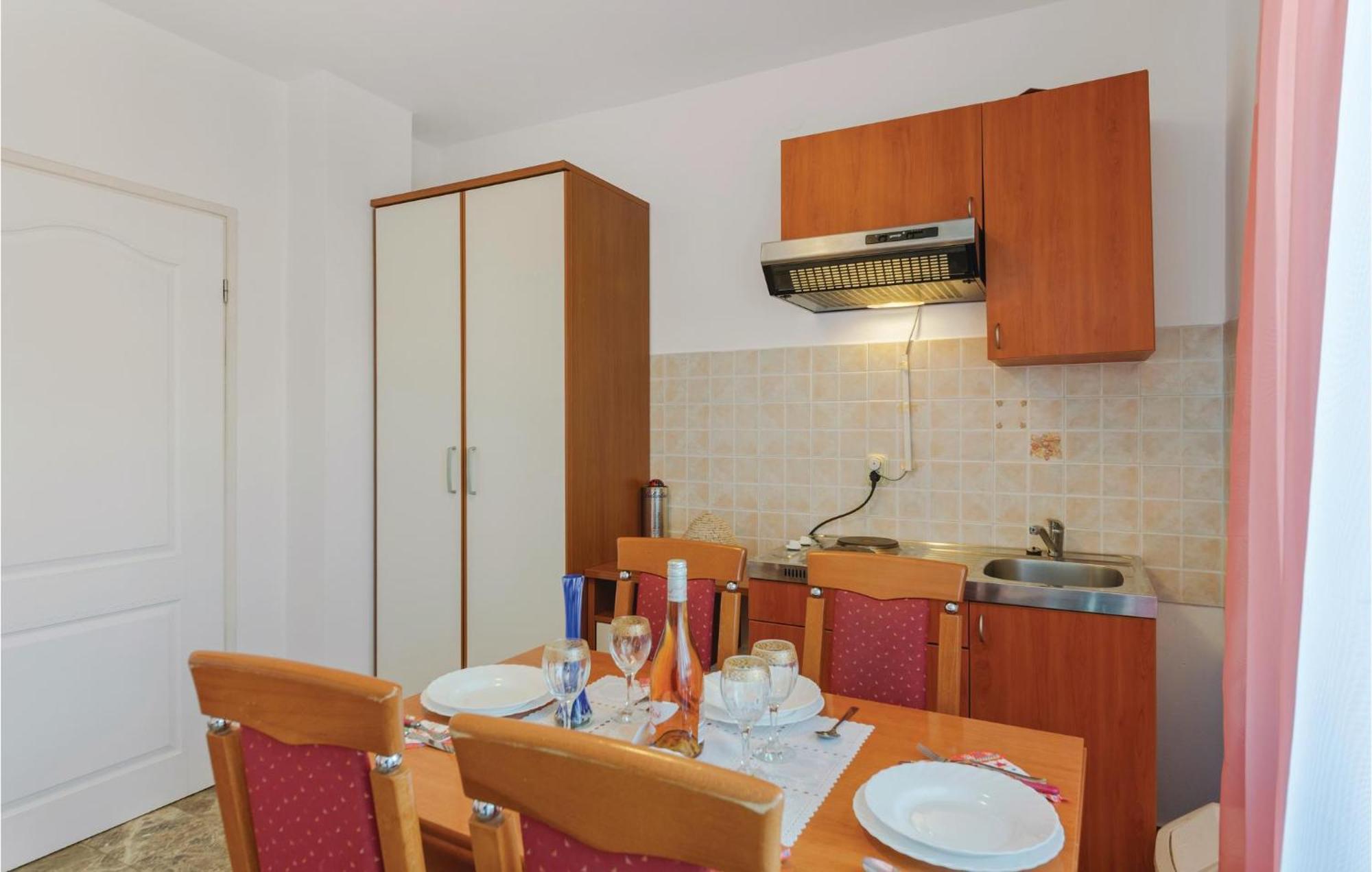 5 Bedroom Beautiful In *