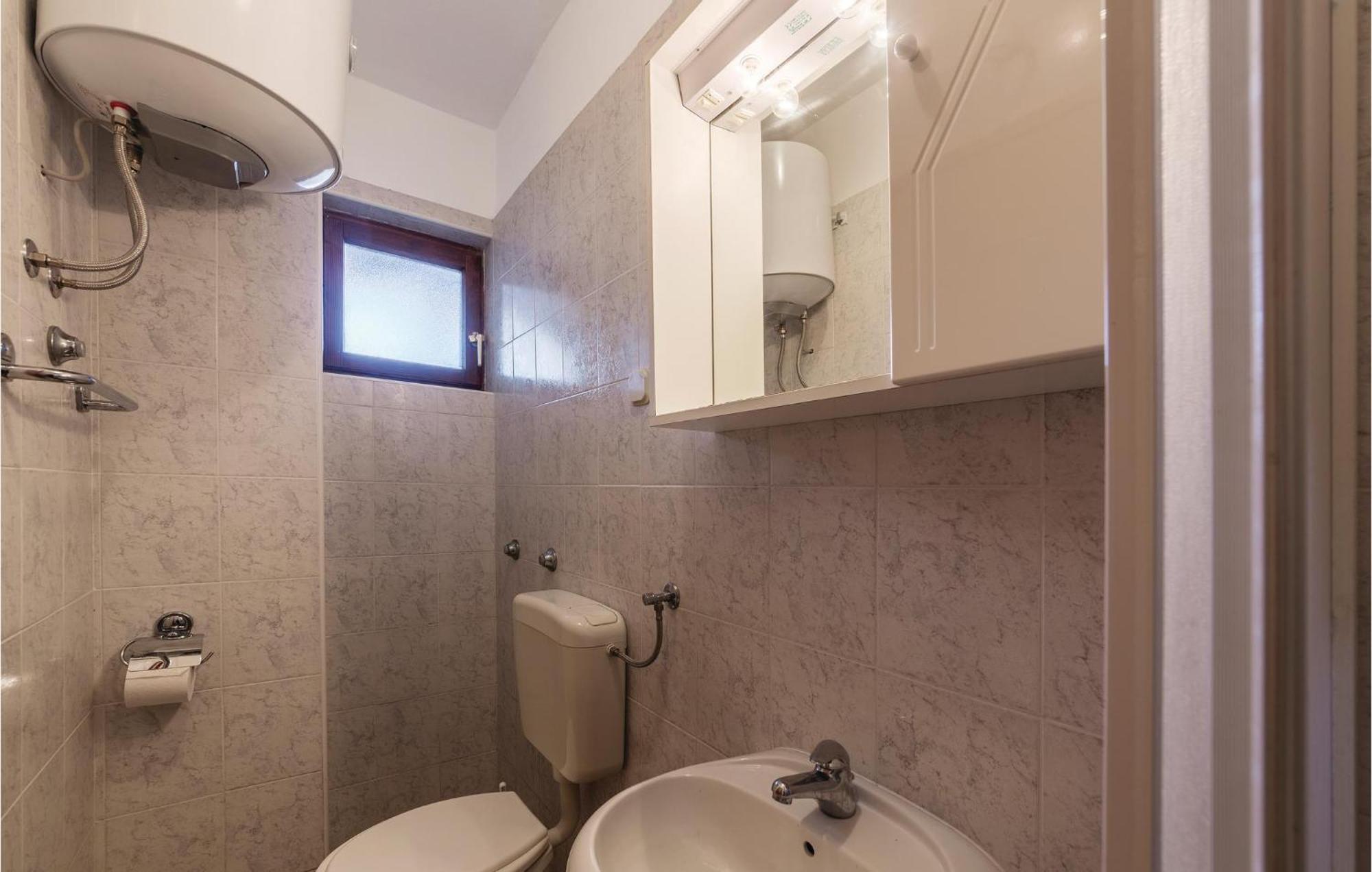 Apartma 5 Bedroom Beautiful In *
