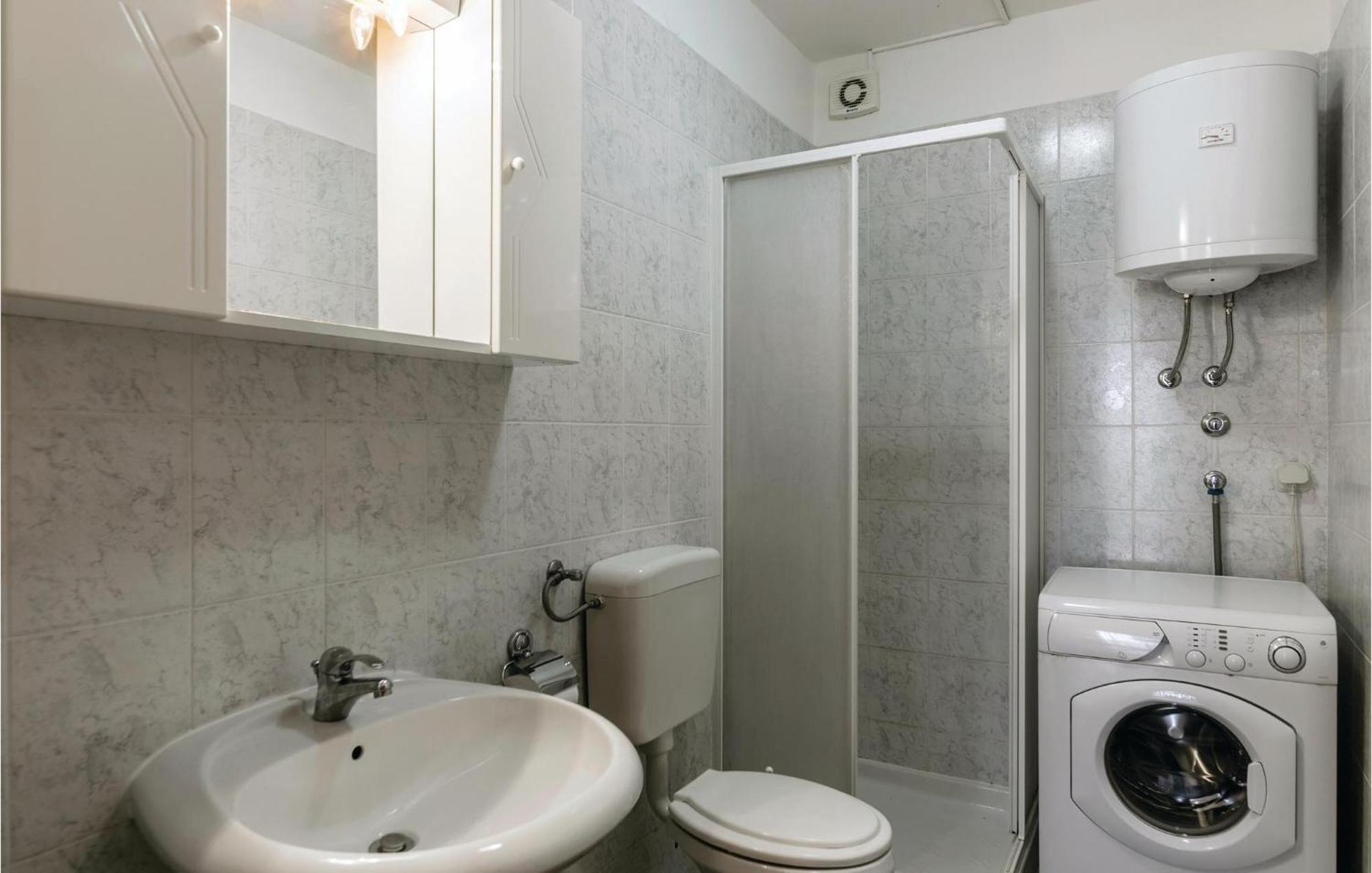 5 Bedroom Beautiful In Apartma