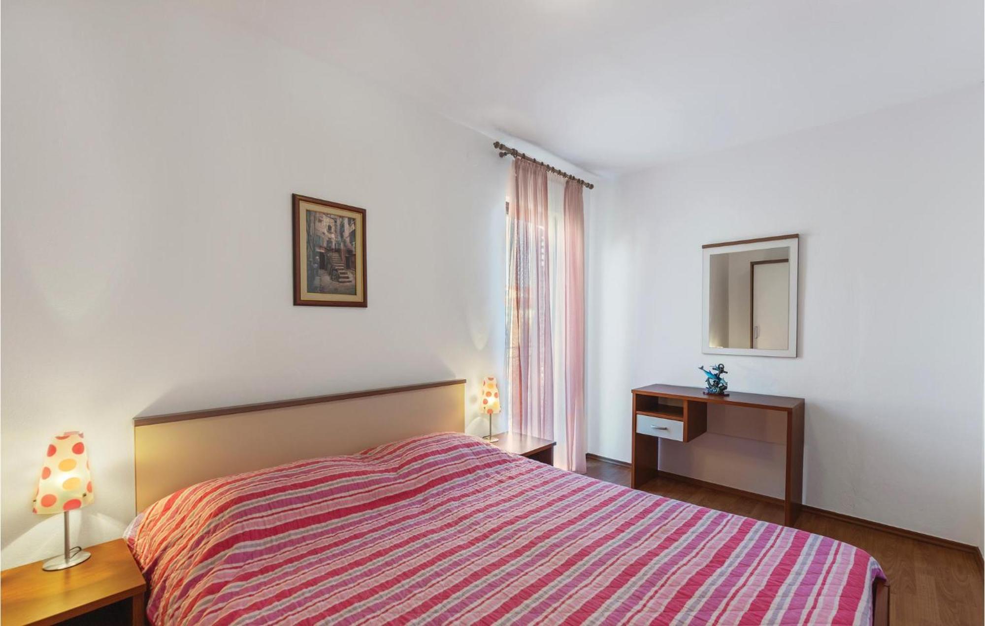 Apartma 5 Bedroom Beautiful In *
